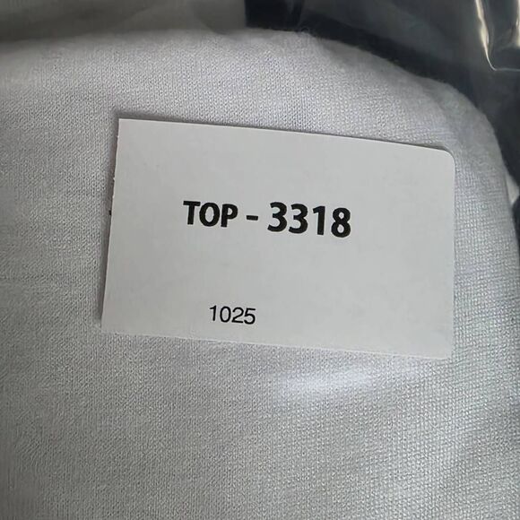 Sofra Basic White Scoop Neck T-Shirt Medium (NWT) - Picture 4 of 4